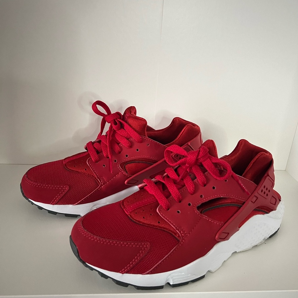 Red Nike huarache